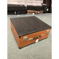 72 bass Brown Leather effect Accordion Case. Internal dim 51x47x23cm