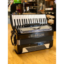Soprani V 96 Bass Accordion,  Black. In very good condition with 7 treble couplers & 2 bass (circa 1960s), t
